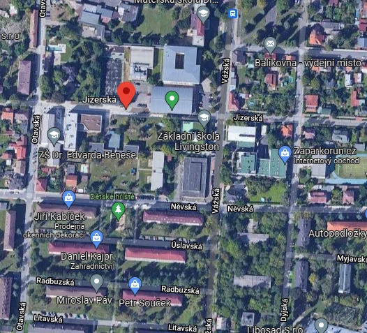 Chodn&iacute;k v ulici Jizersk&aacute;