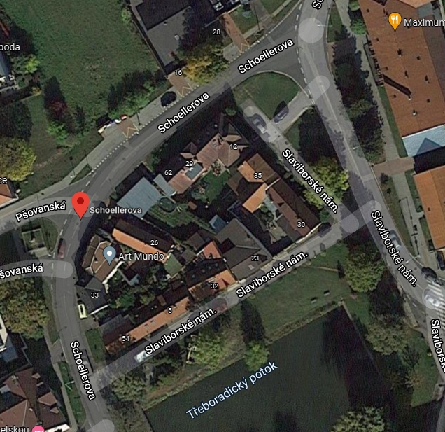 Chodn&iacute;k v ulici Schoellerova - JIH