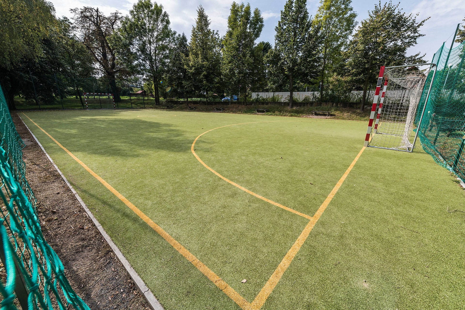 Sportovn&iacute; hři&scaron;tě u n&aacute;draž&iacute;