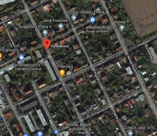 Chodn&iacute;k v ulici Vyhl&iacute;dkova