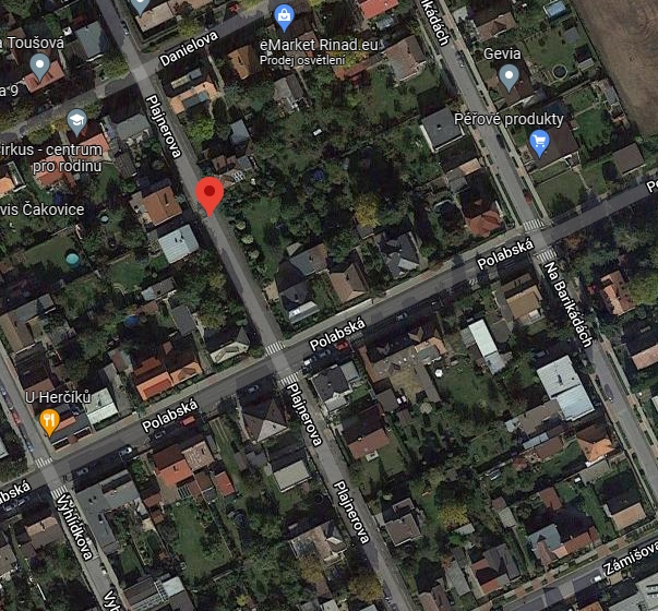 Chodn&iacute;k v ulici Plajnerova